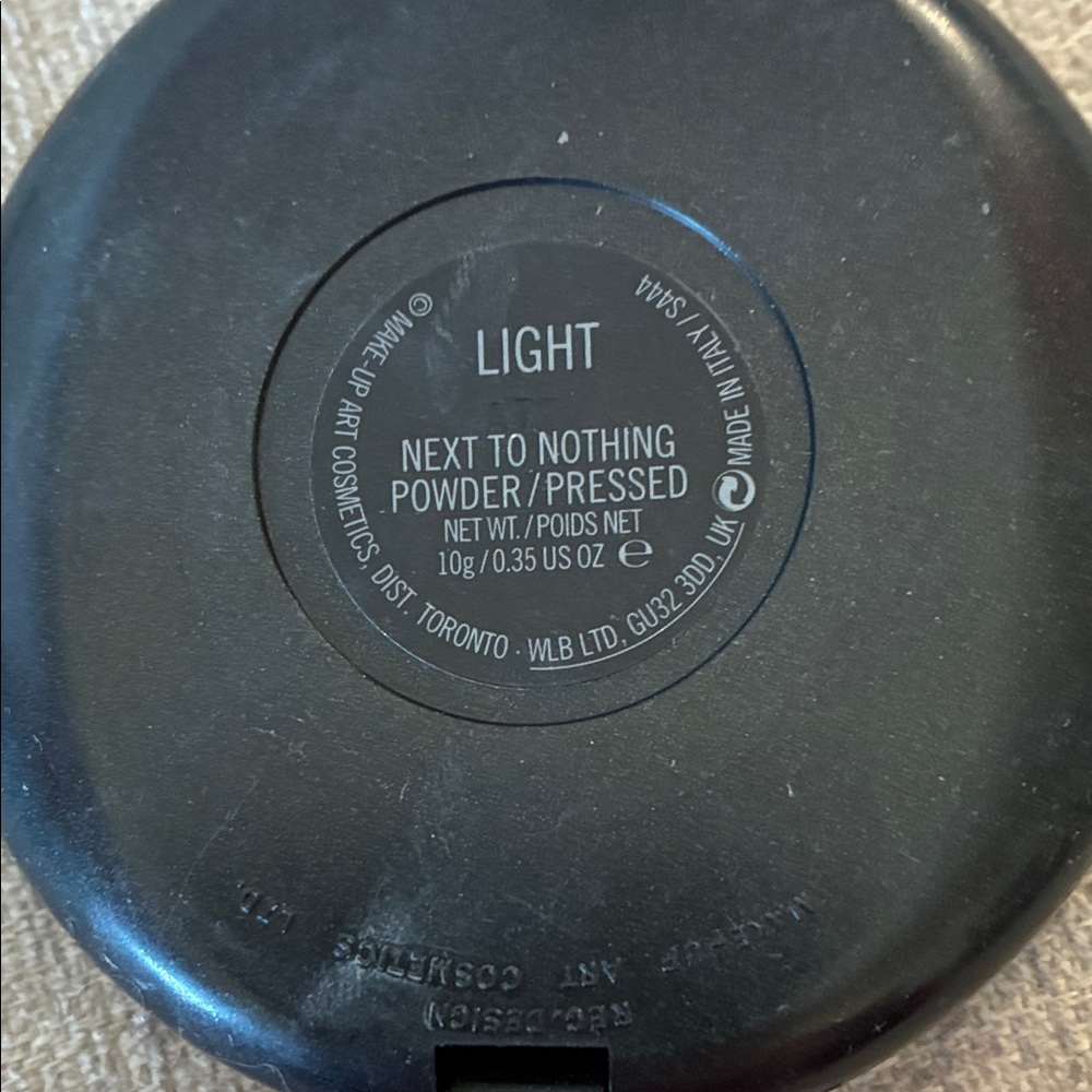Compact Powder with Applicator - Picture 3 of 3